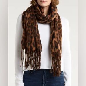 NWOT Tasha Leopard Print Blanket Scarf